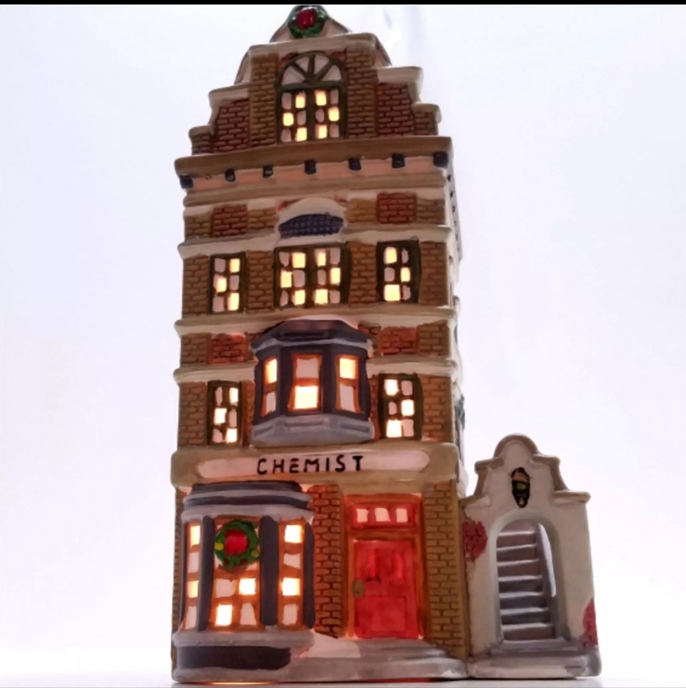 Dickens Collectables 1995 Towne Series Chemist & Tea Shoppe Hand Painted House - Picture 3 of 9